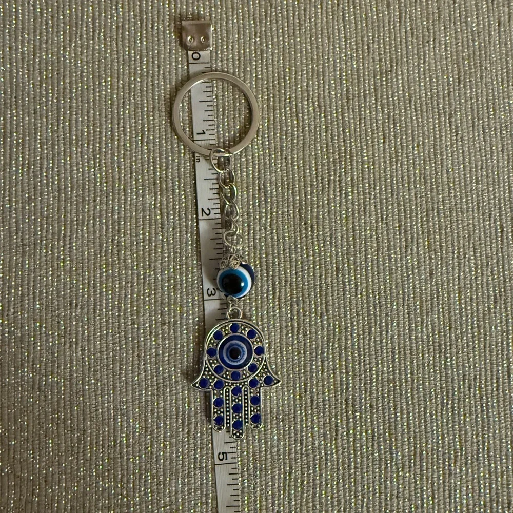 N/A silver hamsa